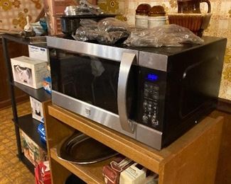 Microwave and Kitchenware