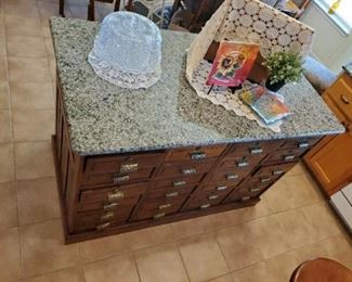 Island / Bar
Antique cabinet with granit top
BEAUTIFUL!