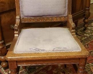 113Atq Walnut Victorian Chair