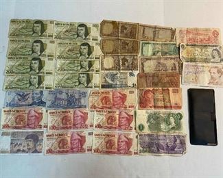 147 International Currency Collection