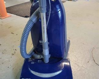 318Kenmore Blue Progressive Vacuum