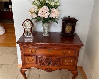Thomasville Entry Table