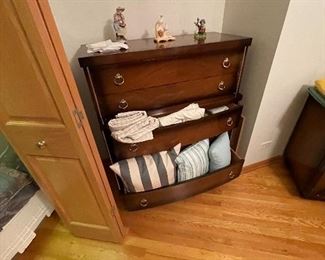 United Furniture Company Chest of Drawers