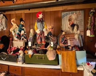 Marionettes, clown costumes and puppets