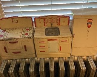 Vintage kitchen appliance toy set