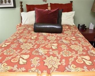 133. ROBB STUCKY Full Sized Bedding