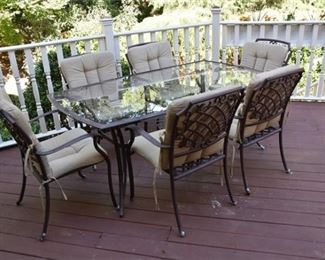 148. Seven 7 Piece Outdoor Dinning Set