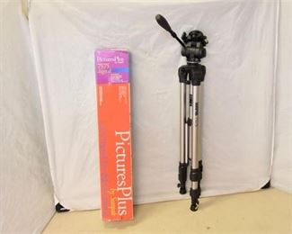 232. PICTURES PLUS 7575 Digital Professional Tripod