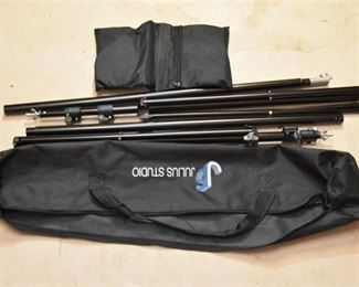 254. JULIUS STUDIO Tripod