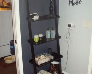 Graduated size shelving unit & other items.