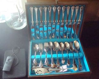 Set stainless flatware