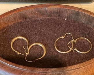 14K Gold Hoop Earrings. 