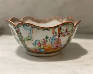 Antique Famille Rose Bowl. Circa 1850. Photo 4 of 5. 