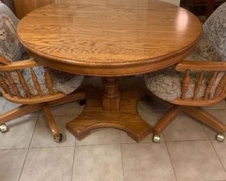 Nice kitchen table with 5 rolling chairs