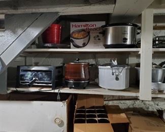 Crock pots, pizza oven and glass jars