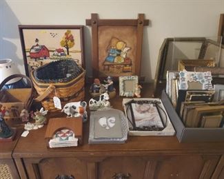 Picture and baskets and coasters