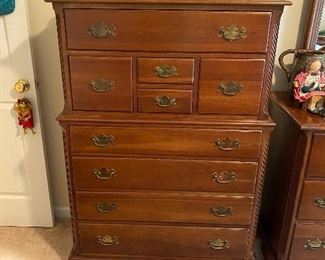 Chest of drawers 