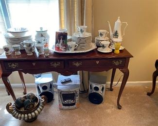 Pretty Buffet Serving Side Table with Storage