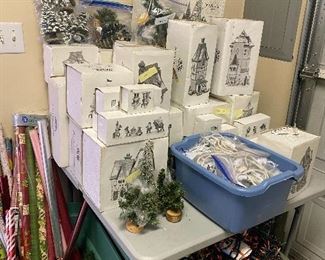 Dept. 56 North Pole Houses and lights  and extra’s