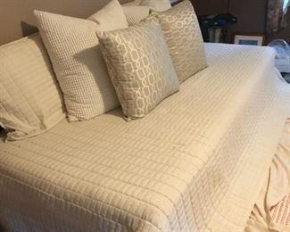 trundle bed with roll out second bed - bamboo, organic mattress (like new)