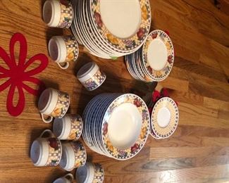 Country Cupboard stoneware - set of 12 