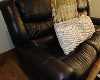 Elec reclining leather sofa