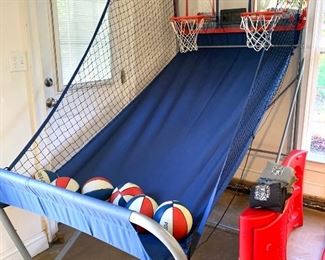 2 player arcade-style basketball game