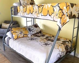 bunkbeds ~ single upper & full
size below