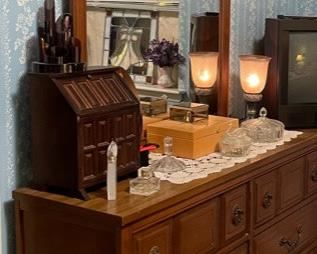 Antique Bedroom Dresser w/Mirror.