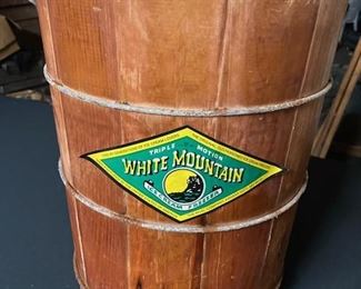 6 Quart White Mountain Ice Cream Maker.