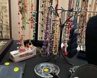 Wide Variety Of Fashion Jewelry. Necklaces, Rings and Earrings.