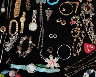 Wide Variety Of Fashion Jewelry. Necklaces, Rings and Earrings.