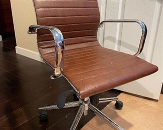 MID CENTURY DESK CHAIR