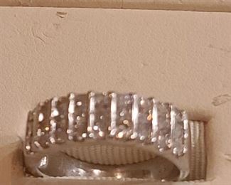 14k white diamond ring 3.5 grams.. $240