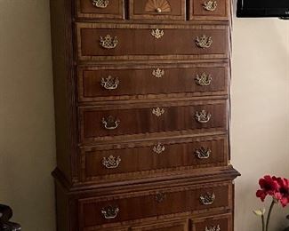 Beautiful vintage chest of drawers 