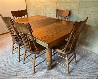Antique farmhouse table, 5 legged (2 leaves; 5 chairs)