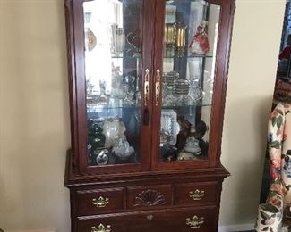 PENNSYLVANIA HOUSE LIGHTED DISPLAY CABINET