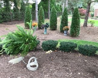 BACKYARD GARDEN ACCESSORIES