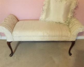 ROLLED ARM FABRIC BENCH W/QUEEN ANN LEGS