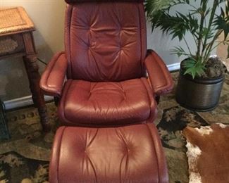 Ekorness Stressless Chair & Ottoman in a Mulberry Tone Leather