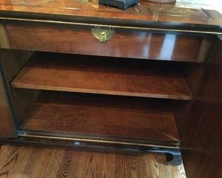 INSIDE RIGHT SIDE DRAWER & SHELVES