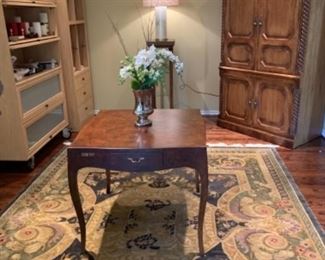 32" SQUARE  GAME TABLE W/1 DRAWER AND 4 PULL OUT BEVERAGE TRAYS    