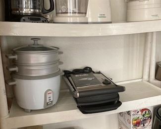 Breville panini maker on center shelf!