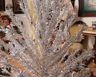 1960's Sparkler Pom-Pom Christmas tree