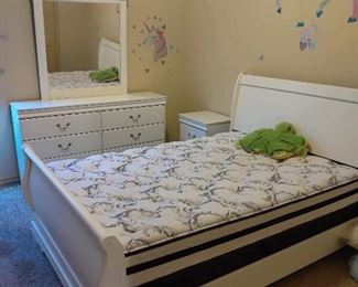 Childrens full size bedroom set