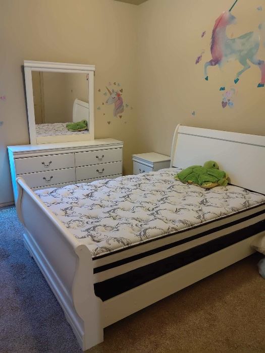 Childrens full size bedroom set
