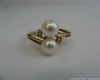 Classic Pearl and Diamond Ring in 14kt Yellow Gold