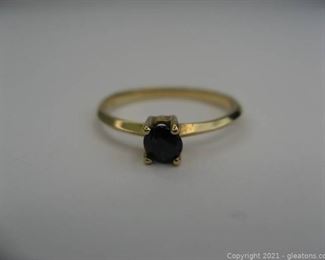 Cute Sapphire Solitaire Ring in 10kt Yellow Gold