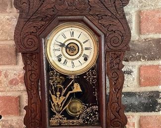 Vintage (maybe antique) clock - will hang or sit on mantle 