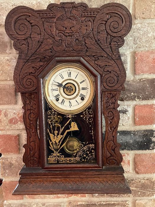 Vintage (maybe antique) clock - will hang or sit on mantle